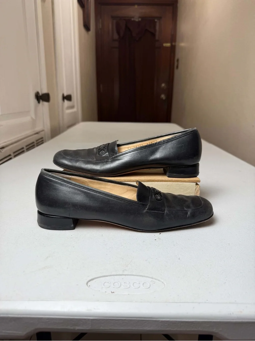 Vintage women Ferragamo navy leather loafers Sz 9